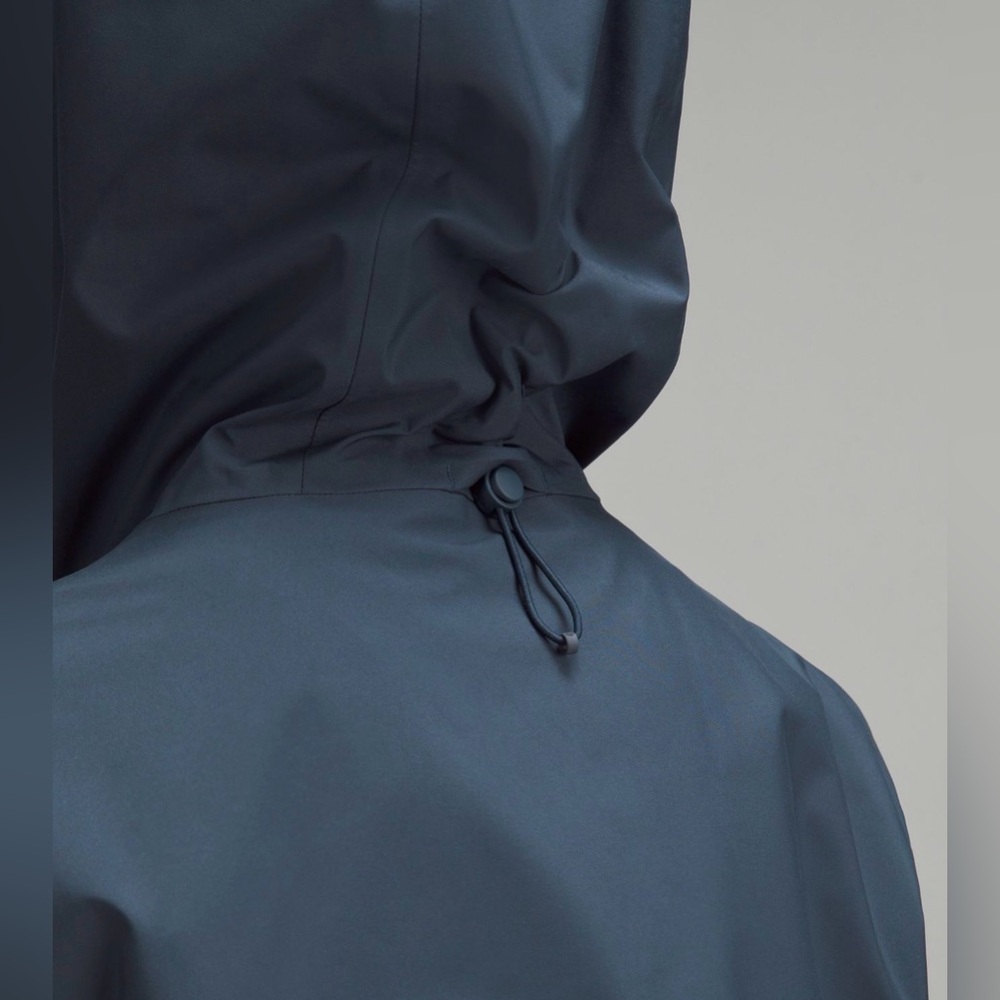 NWT LULULEMON RAIN REBEL JACKET SIZE 2 TRUE NAVY - Picture 6 of 16
